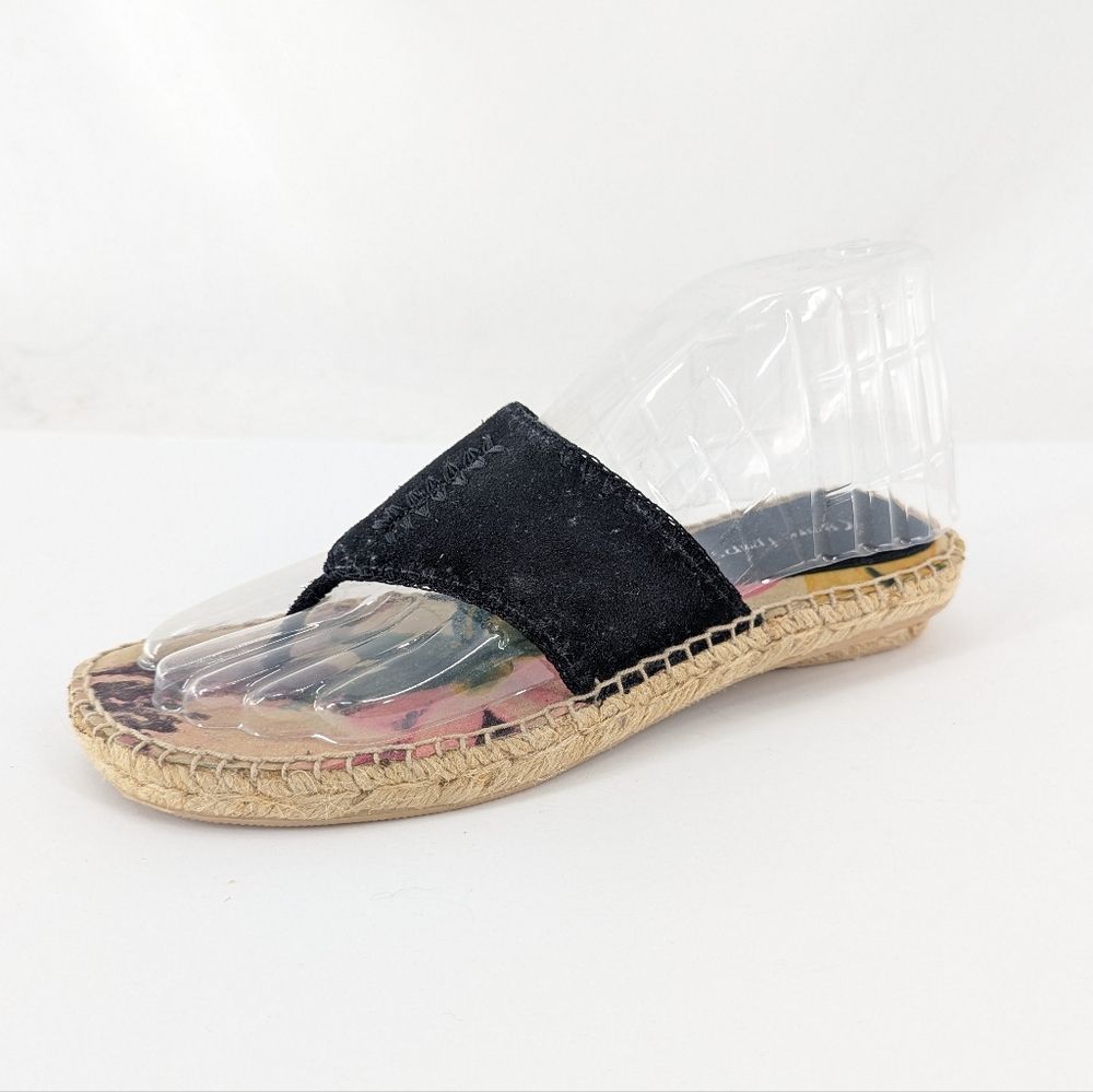 NWOB Bare Traps Kuddle Thong Sandals Leather Black Size 8M